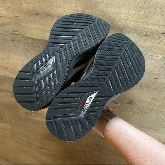 Brooks | Levitate 4 Running Shoes - Picture 4 of 10